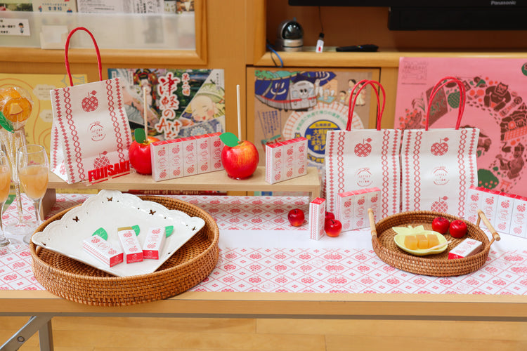 ふじりんごの果汁を使用した羊羹「RINGO FUJI YOKAN」(3本入り)